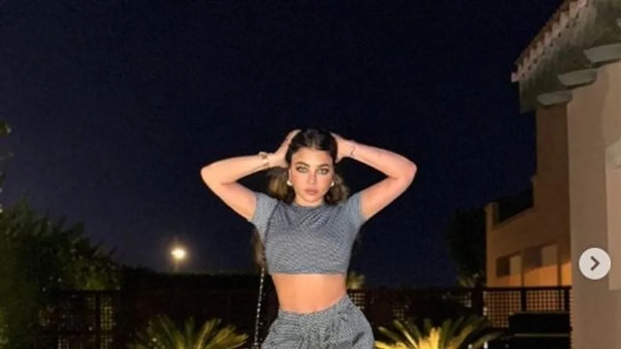 إطلالة جريئة.. تفاصيل جلسة تصوير هيفاء وهبي تخطف الأنظار مجدداً عبر منصات التواصل